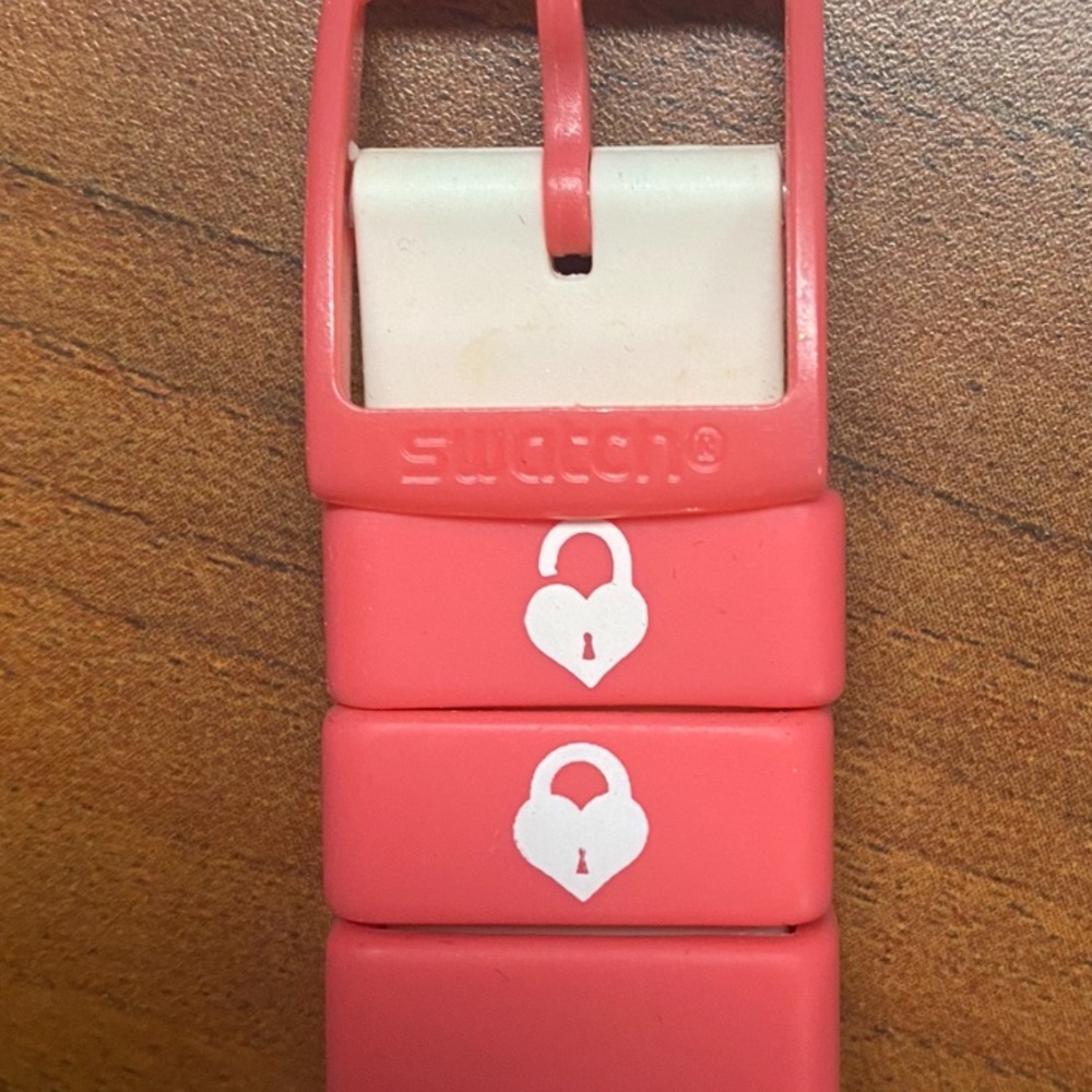 Perfect for Valentines Day!Swatch 2015 Unlock My Heart Watch - Picture 3 of 5